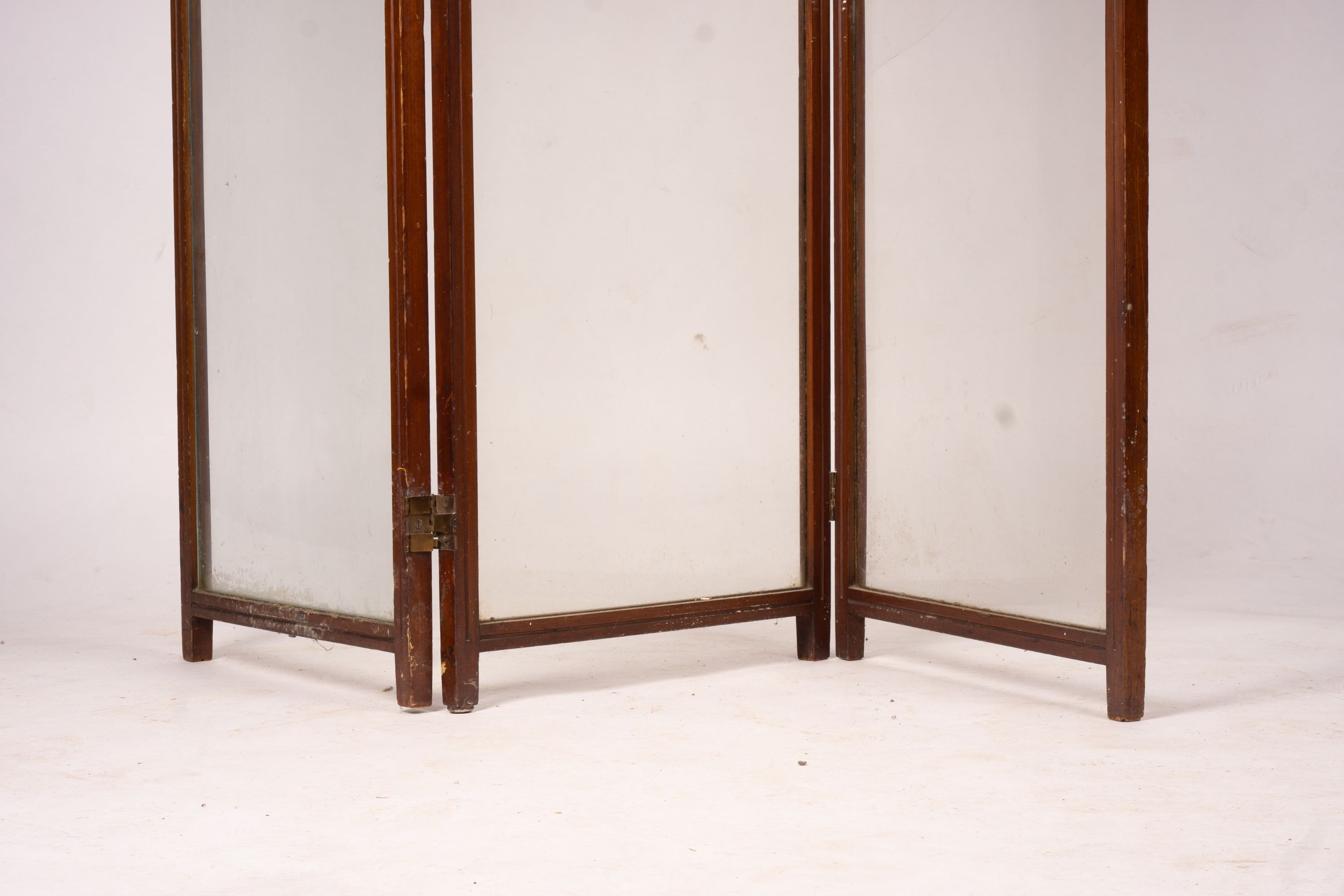 An Edwardian glazed mahogany three fold screen, each panel width 51cm, height 157cm